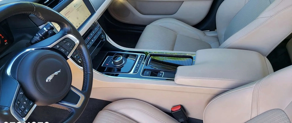 Jaguar XF cena 84900 przebieg: 198000, rok produkcji 2019 z Kwidzyn małe 106
